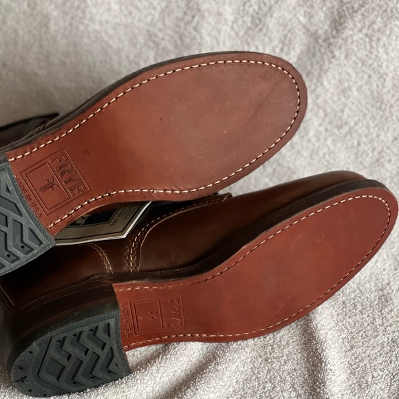 Brand new Frye lace up boots. Brown. Size 8.5 - Picture 3 of 3